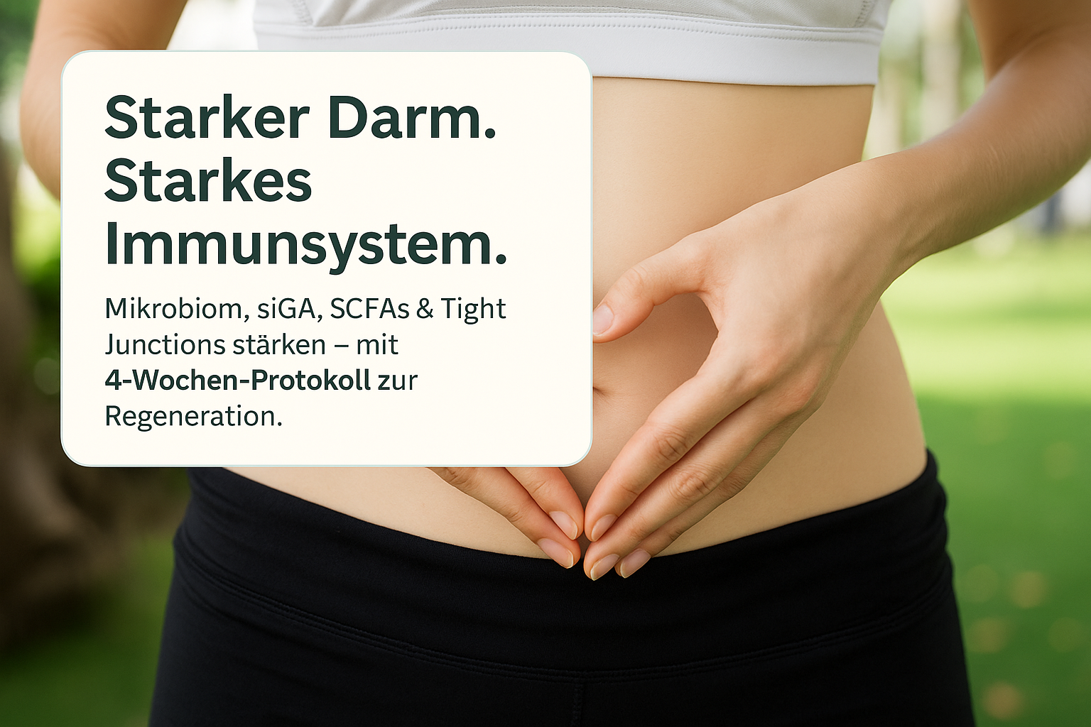 Starker Darm und starkes Immunsystem: Bild zeigt Person, die den Bauch mit beiden Händen hält, umgeben von natürlichem Grün, mit Text über Mikrobiom und 4-Wochen-Protokoll zur Regeneration.
